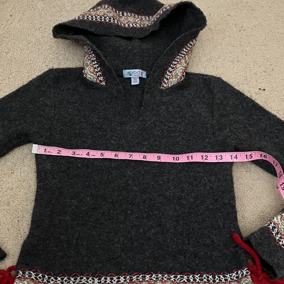 100% Wool Hooded Sweater, thumb holes, side slits, embroidered, xs/s, BDG UO - Picture 3 of 7